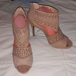 Jennifer Lopez Sweet Gum Cutout Heeled Boots 10‎